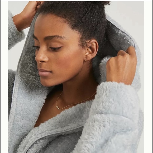 Extremely Soft & Cuddle Pretty Light_Grey Robe with Hoodie & Belt “Wake Up” - Picture 6 of 15